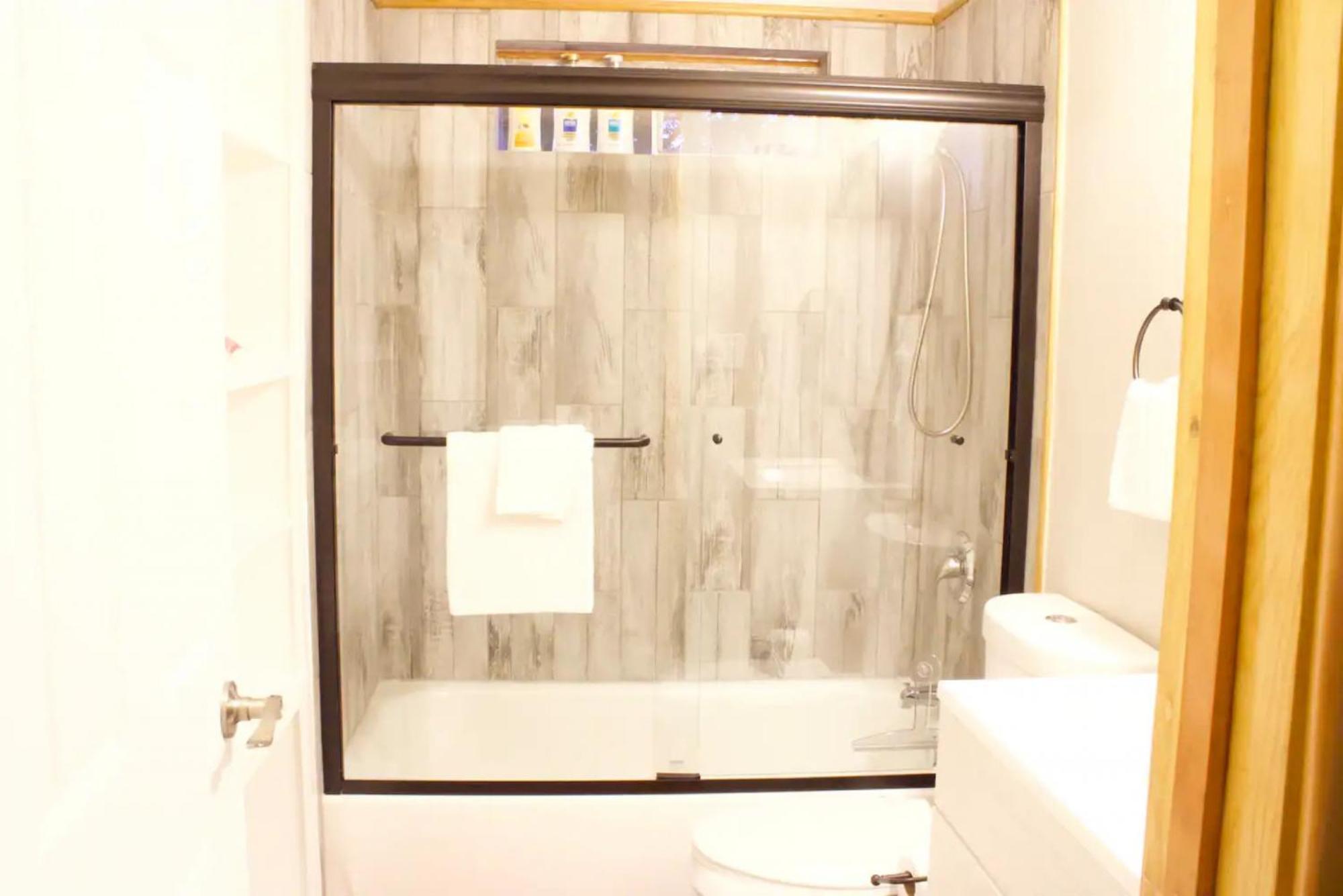 Private Home - Playground, Jumping Mat, Bbq, Darts, Firepit, Gazebo, 4 Smart Tvs, White Cotton Bedding, - The Redwood Cul-De Sac Beach Retreat Crescent City Luaran gambar