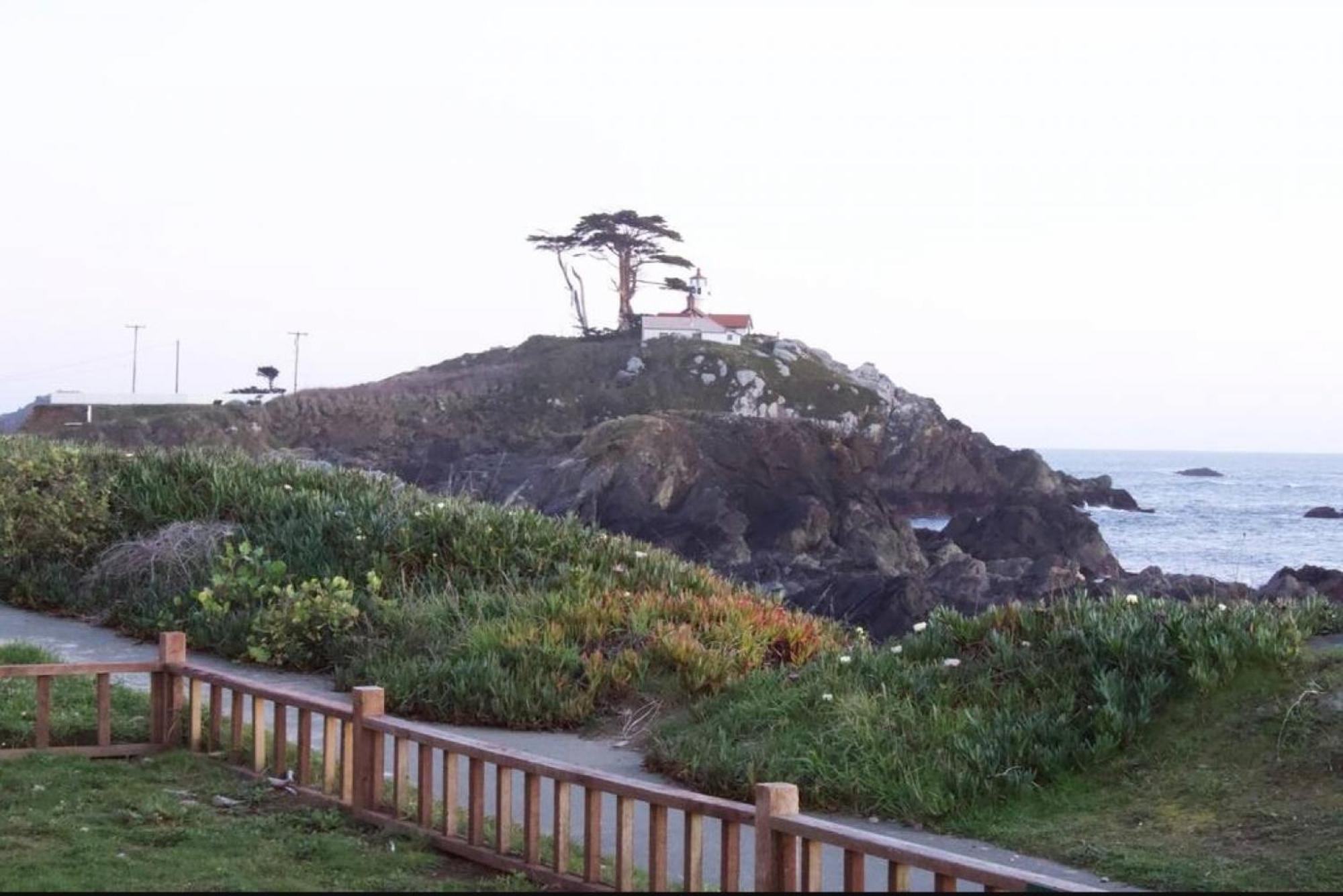 Private Home - Playground, Jumping Mat, Bbq, Darts, Firepit, Gazebo, 4 Smart Tvs, White Cotton Bedding, - The Redwood Cul-De Sac Beach Retreat Crescent City Luaran gambar