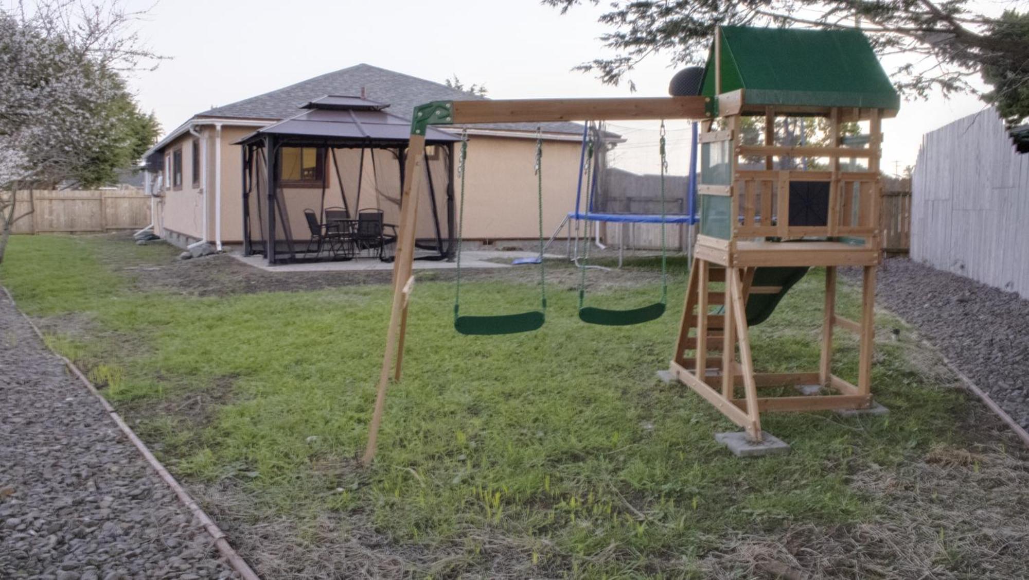 Private Home - Playground, Jumping Mat, Bbq, Darts, Firepit, Gazebo, 4 Smart Tvs, White Cotton Bedding, - The Redwood Cul-De Sac Beach Retreat Crescent City Luaran gambar