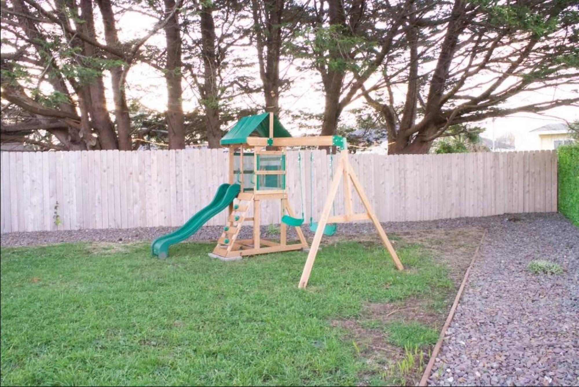 Private Home - Playground, Jumping Mat, Bbq, Darts, Firepit, Gazebo, 4 Smart Tvs, White Cotton Bedding, - The Redwood Cul-De Sac Beach Retreat Crescent City Luaran gambar