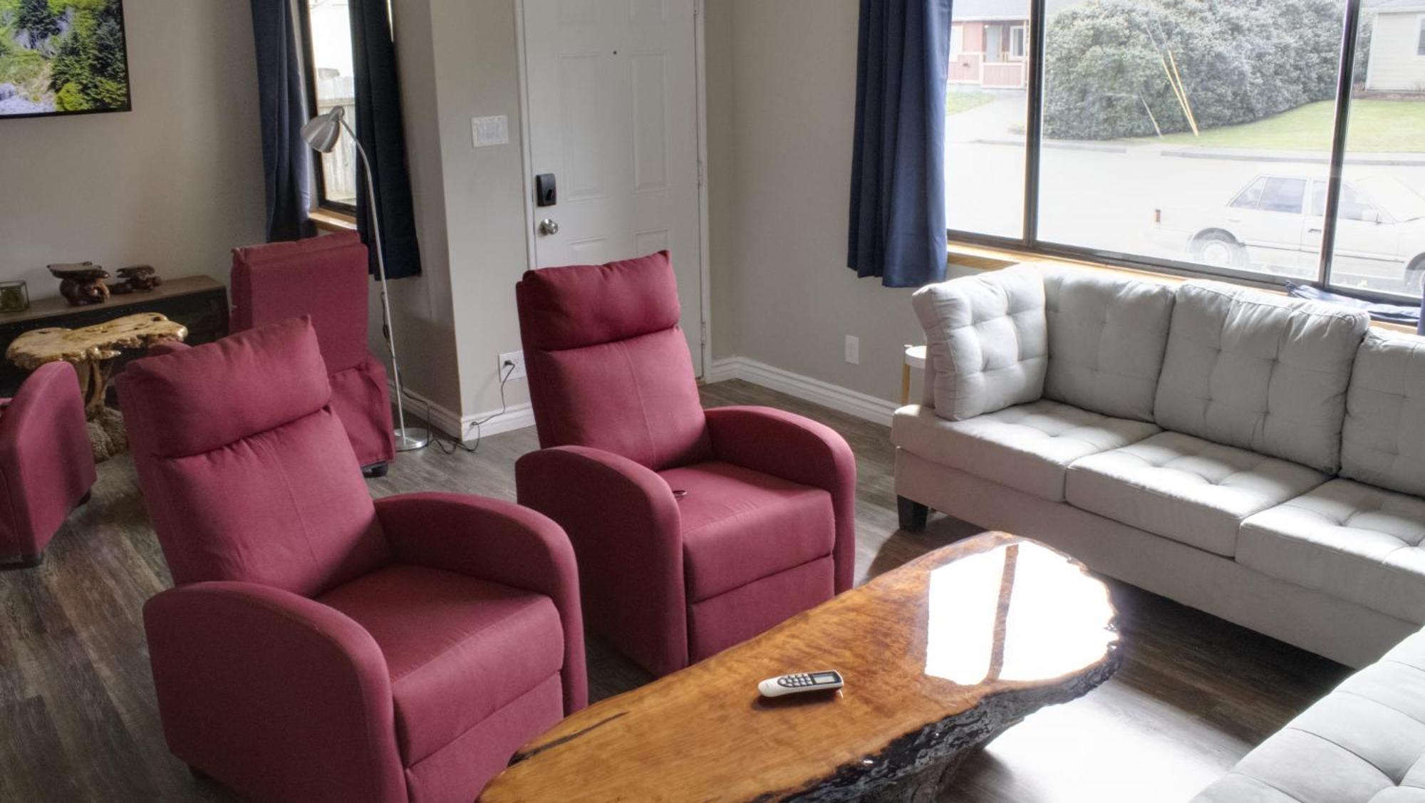 Private Home - Playground, Jumping Mat, Bbq, Darts, Firepit, Gazebo, 4 Smart Tvs, White Cotton Bedding, - The Redwood Cul-De Sac Beach Retreat Crescent City Luaran gambar